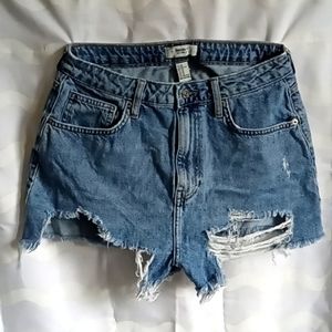 Women's Forever 21 distressed shorts size 29